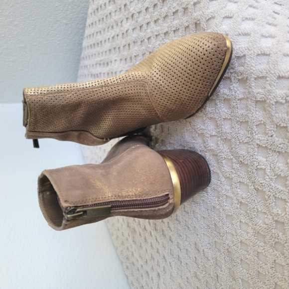 Gold Ankle Boots with Chunky Heel and back zipper Design - Picture 4 of 9